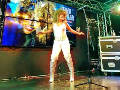 Doble Oficial de Tina Tuner