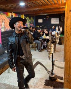 Doble Oficial de Christian Nodal